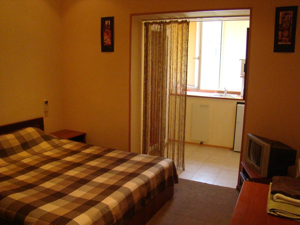 Mini-Hotel In Odessa Yard Exteriör bild