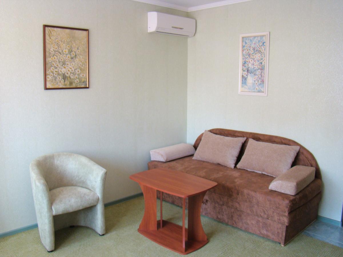 Mini-Hotel In Odessa Yard Exteriör bild