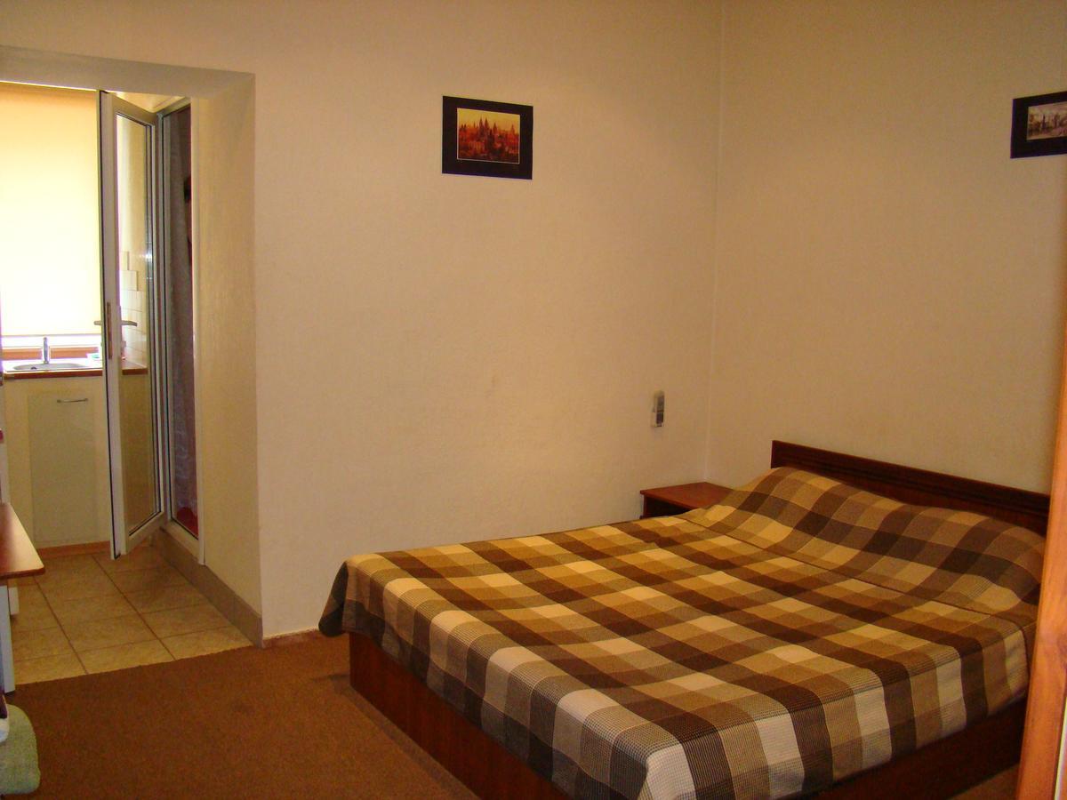 Mini-Hotel In Odessa Yard Exteriör bild