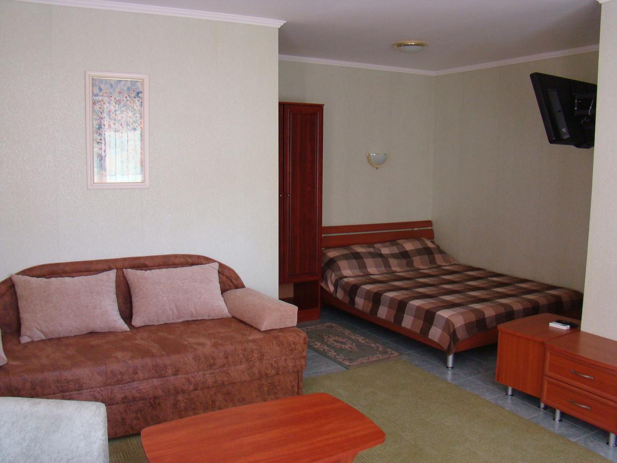 Mini-Hotel In Odessa Yard Exteriör bild